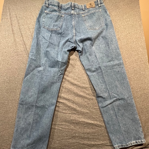 Wrangler Authentics Men Cotton Relaxed Fit Mid Wash Jeans Size 42 x 32 - Picture 2 of 9